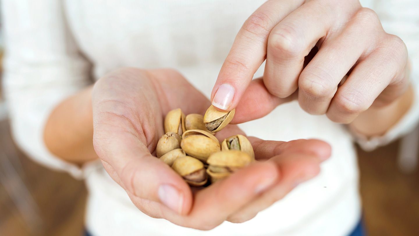 Quick-and-Easy-Snacks-for-Diabetes-Handful-of-Pistachios-1440x810