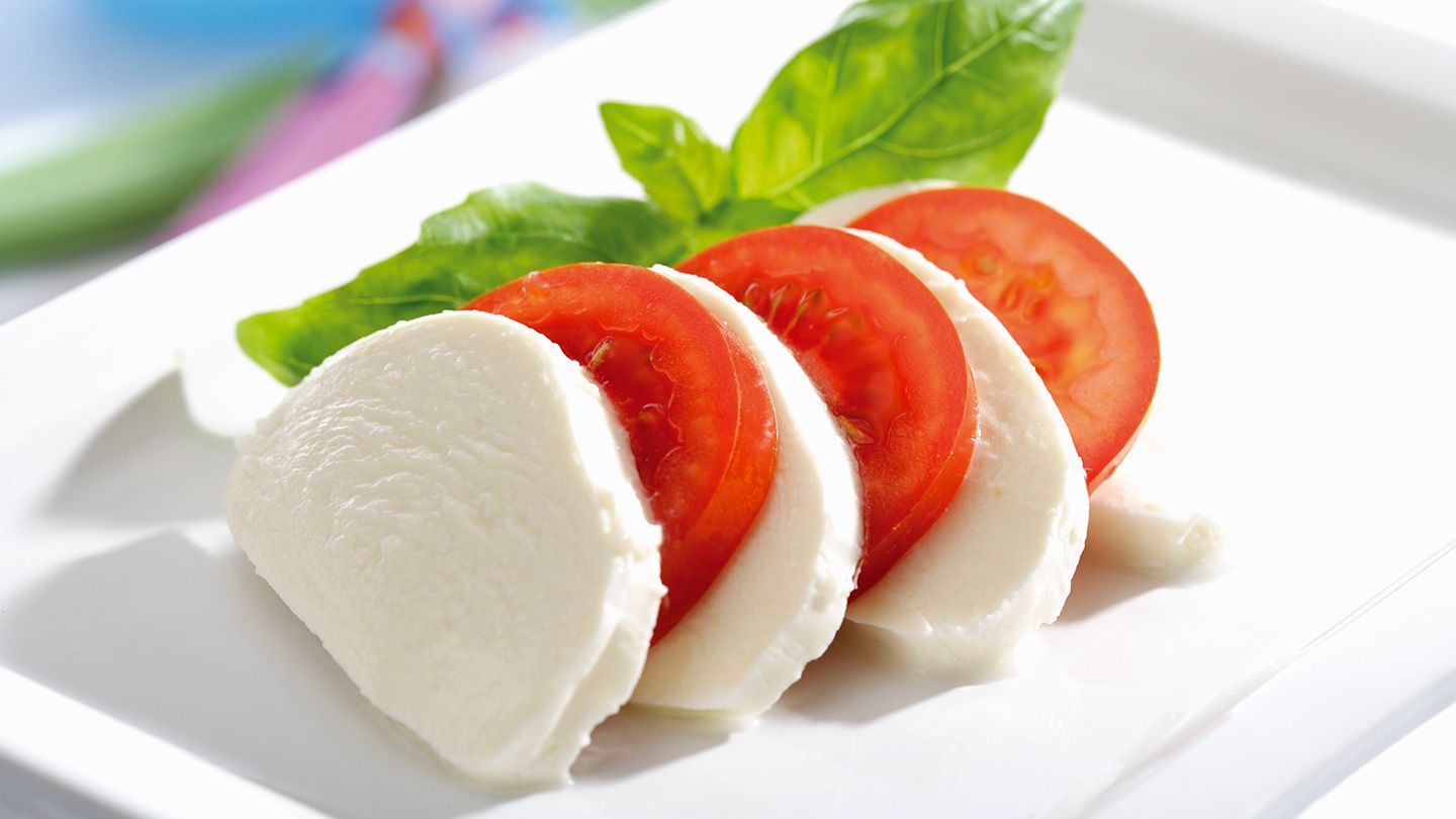 Quick-and-Easy-Snacks-for-Diabetes-Mozzarella-Tomatoes-1440x810