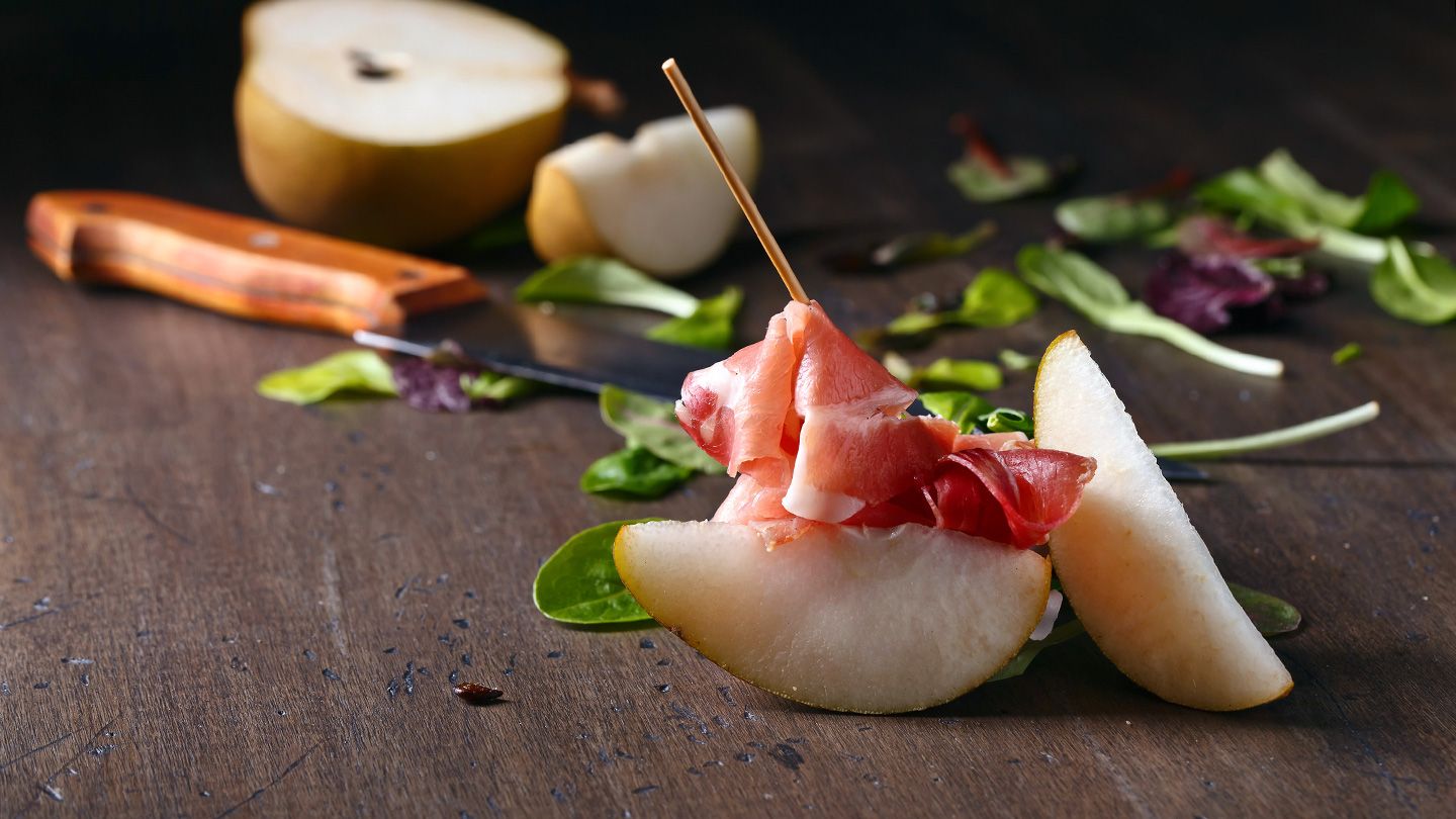 Quick-and-Easy-Snacks-for-Diabetes-Pears-and-Prosciutto-1440x810